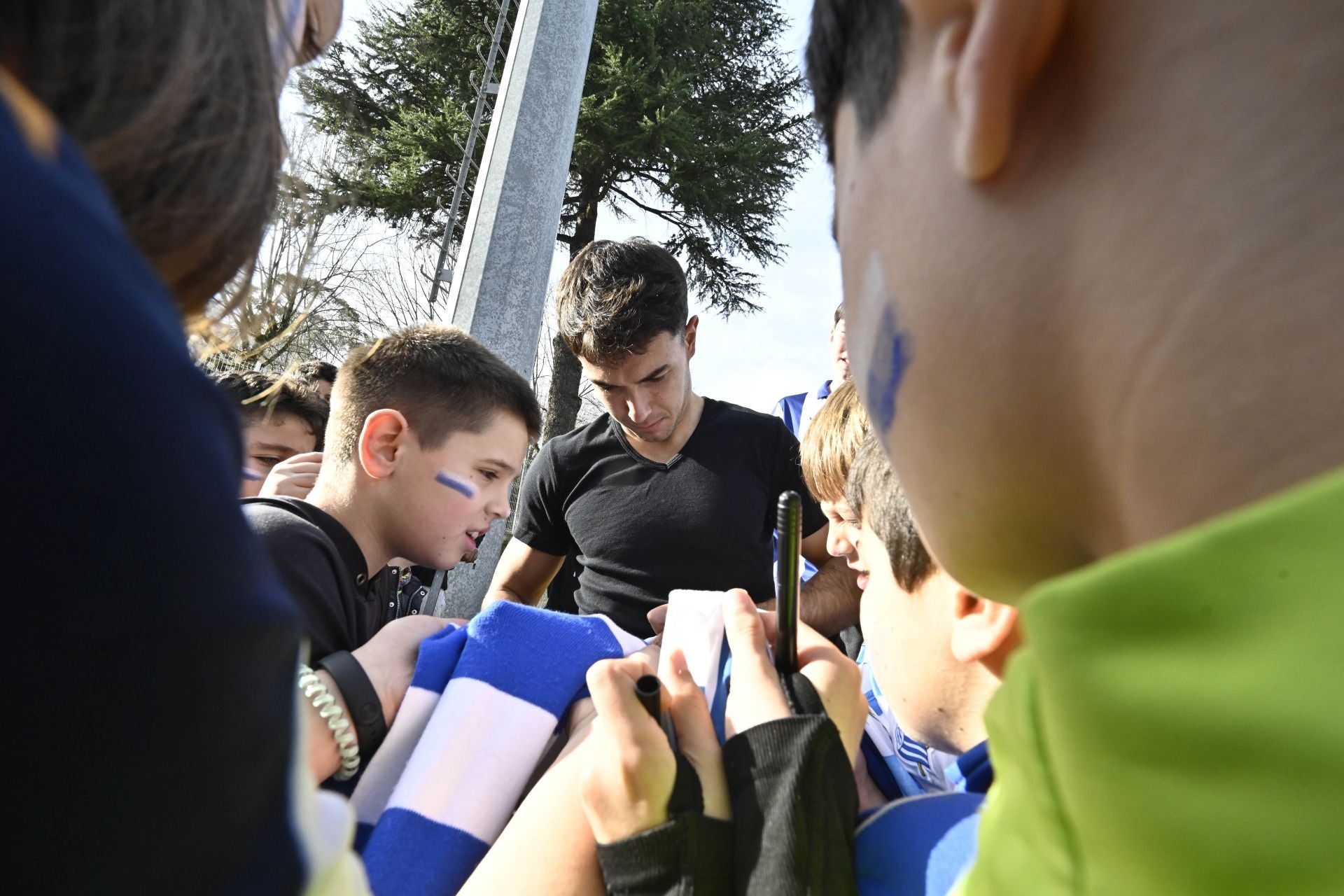 900 jóvenes arropan a la Real en Tolosa