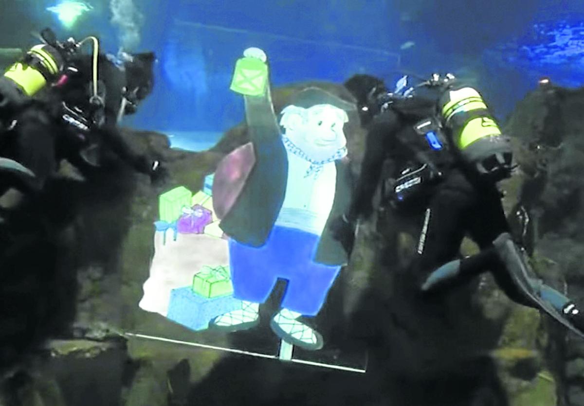 Sirimiri: Olentzero entre tiburones en el Aquarium