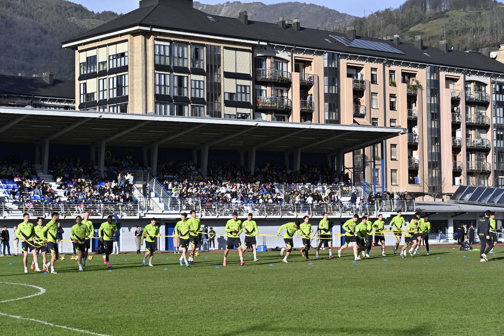 900 jóvenes arropan a la Real en Tolosa