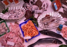 Diferente género de la Pescadería Félix de cara a la temporada de Navidad.
