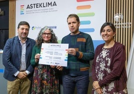 La concejala delegada de Medio Ambiente y Sostenibilidad, Yolanda Martin recoge el premio