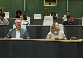 El primer teniente de diputada general, José Ignacio Asensio, y la diputada general, Eider Mendoza, en las Juntas Generales.