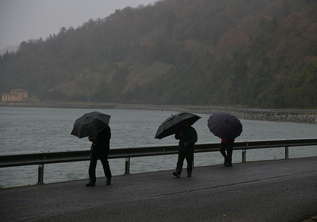 Vista de Orio tras la llegada del frente frío a la costa de Gipuzkoa.