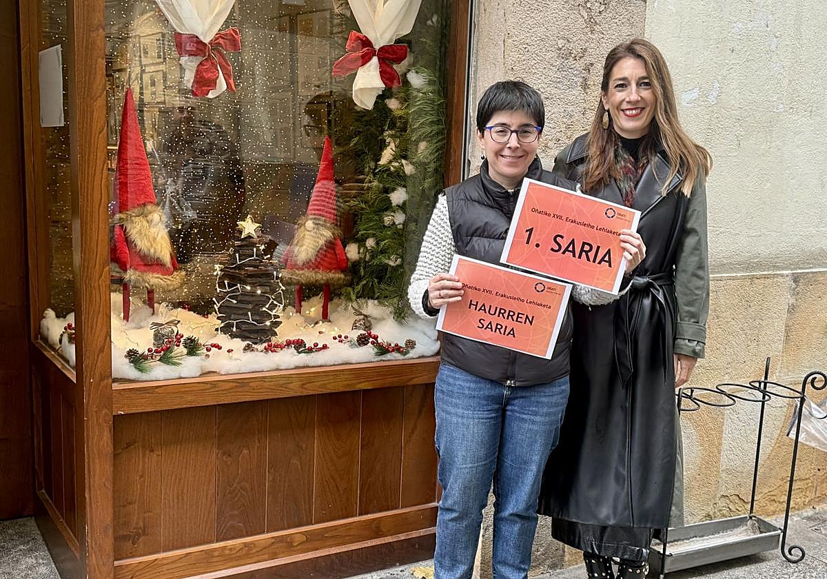 Ane, de Txokolaixia, feliz por el doblete de premios conseguido.