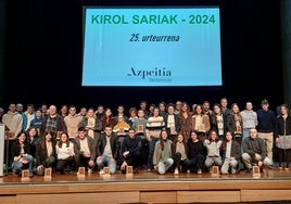 2024 urteko kirolari onenak, beren sariekin, eta finalista denak, hauek ere oroigarriekin.