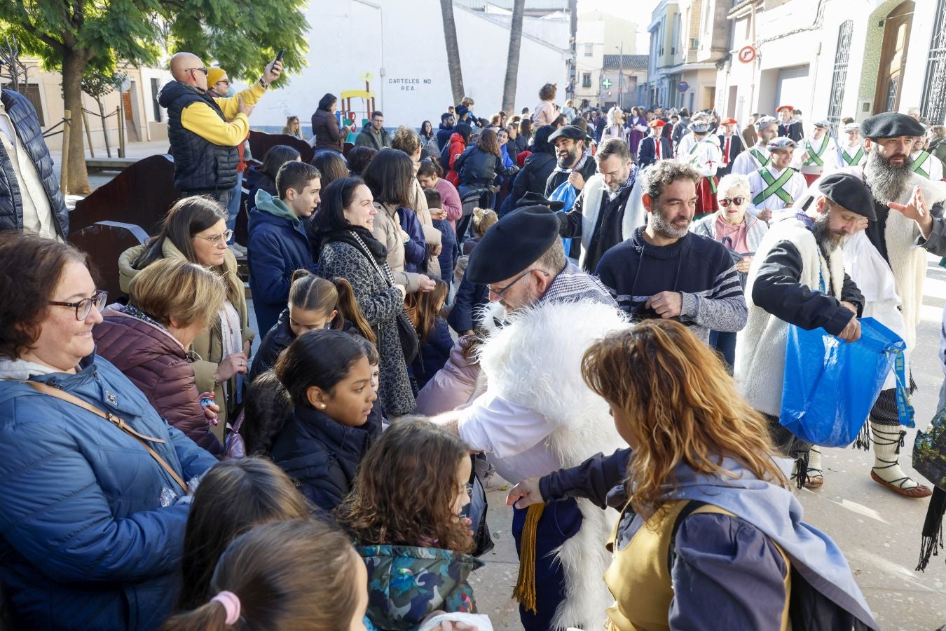 Olentzero reparte ilusión en Massanasa