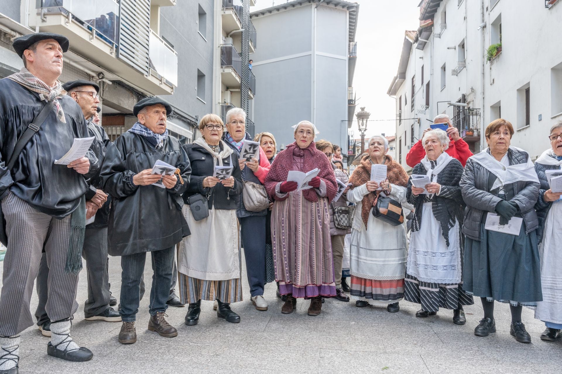 Los lasarteoriatarras disfrutan de Santo Tomás en su particular Okendo plaza