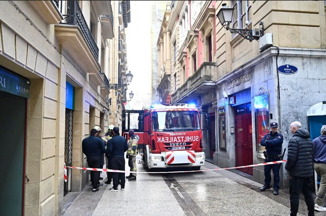 Susto por un pequeño incendio en la cocina de un bar de la Parte Vieja donostiarra
