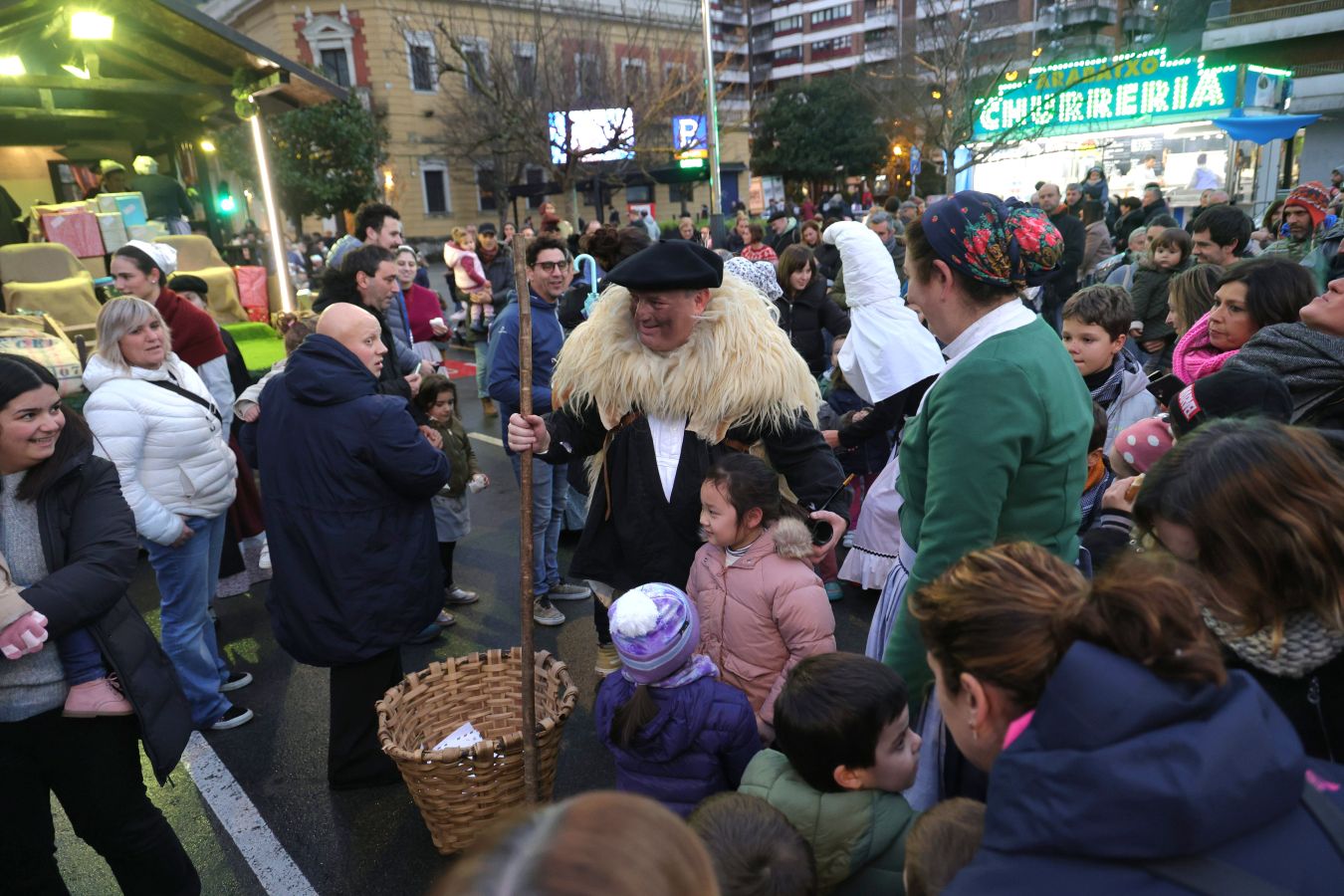 Olentzero visita a los niños de Irun