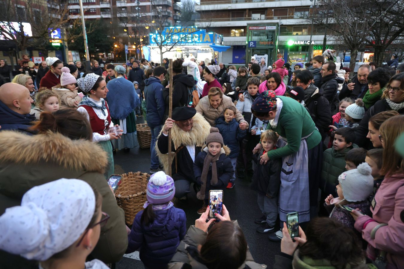 Olentzero visita a los niños de Irun
