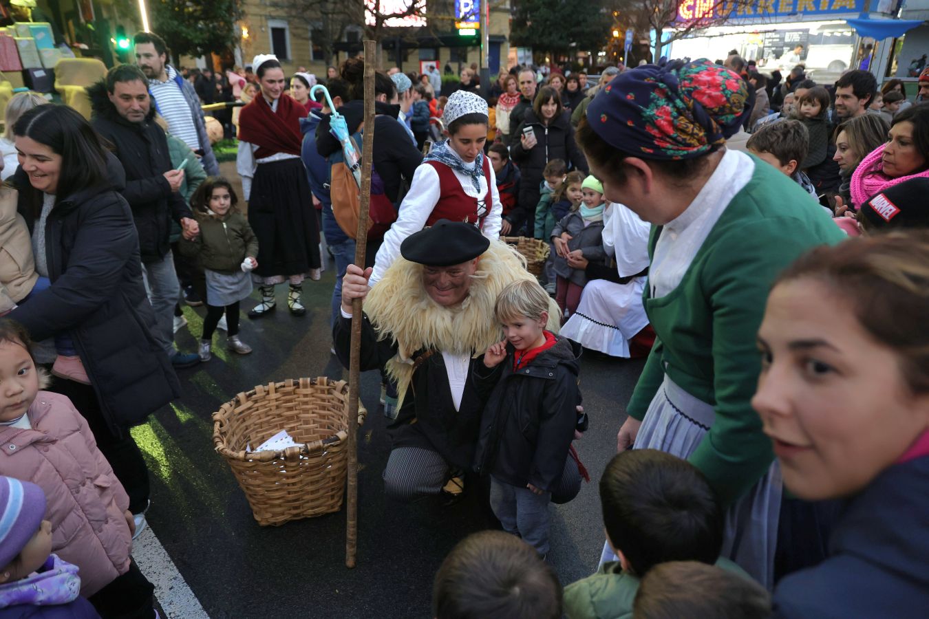 Olentzero visita a los niños de Irun