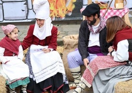 Olentzero y Mari Domingi en su visita a Elgoibar del pasado año.