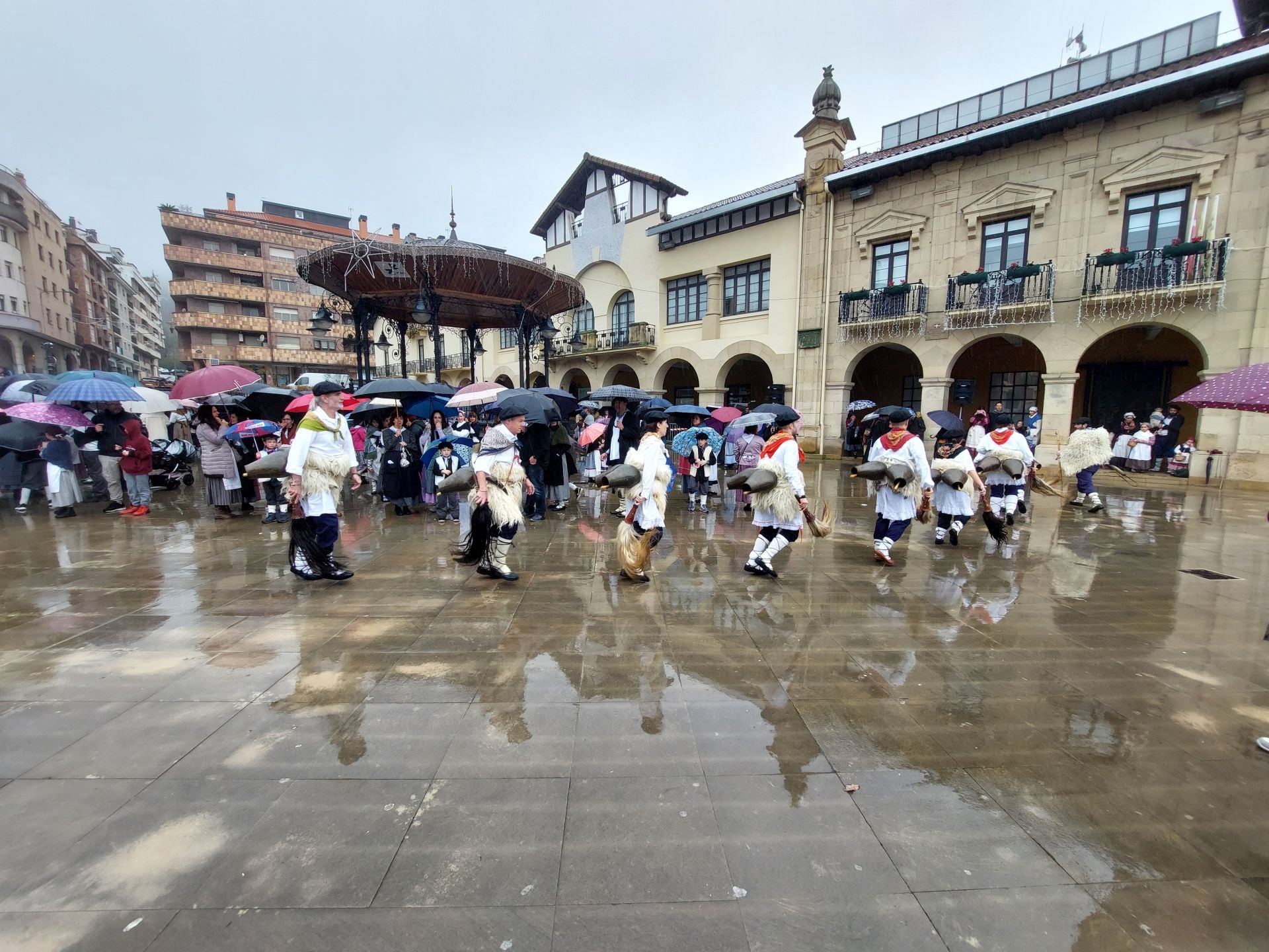 Olentzero no falla a su cita en Beasain