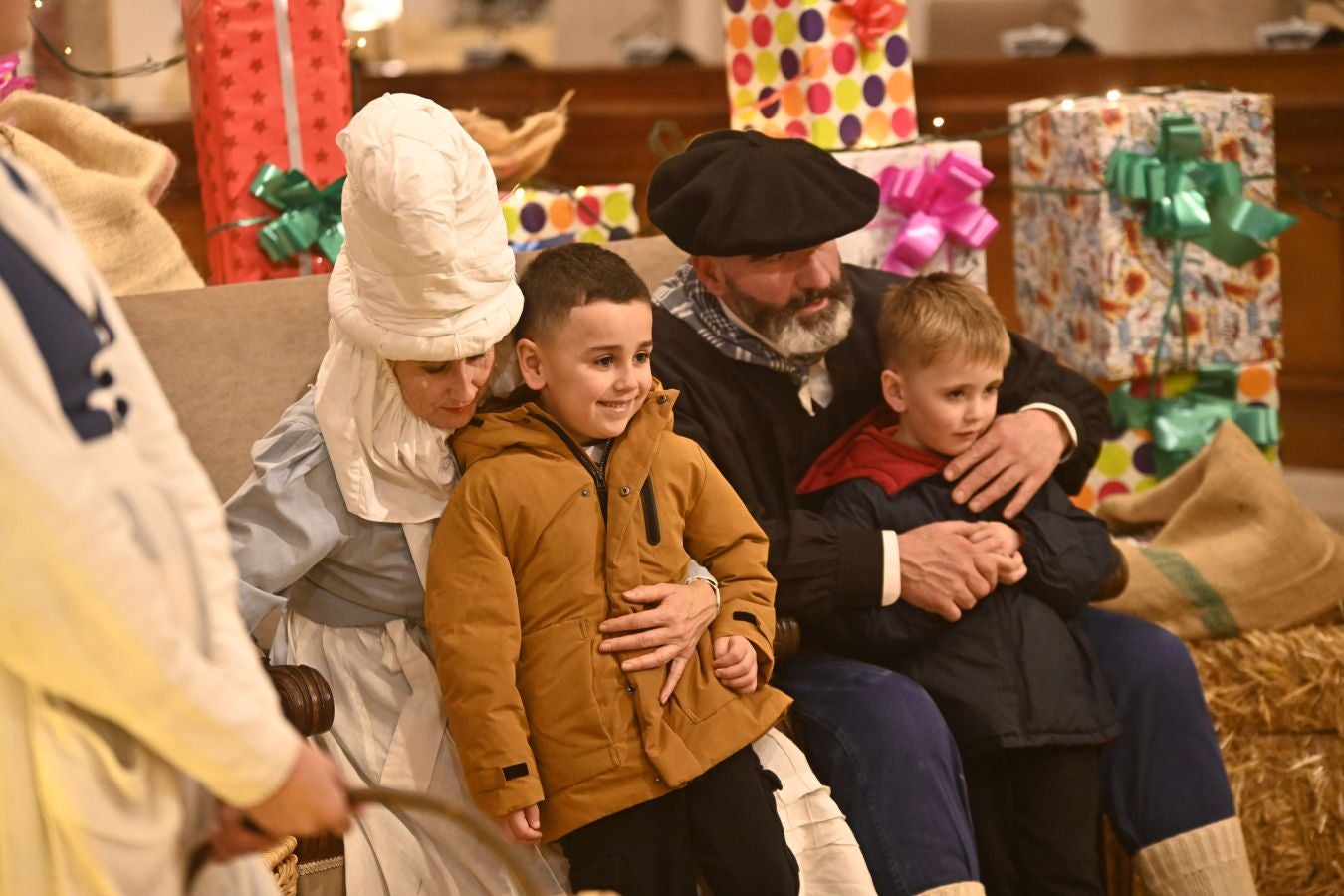 La lluvia no puede con Olentzero y Mari Domingi en Donostia