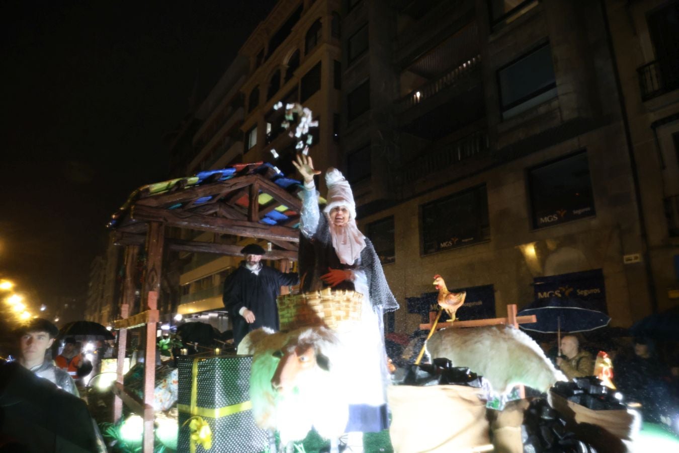 La lluvia no puede con Olentzero y Mari Domingi en Donostia