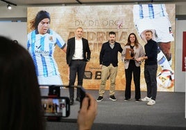 Juanma Velasco, Pedro Galdós, Andreia Jacinto e Imanol Troyano, en el acto de entrega del DV de Oro