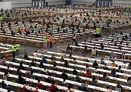 Aspirantes en el BEC de Barakaldo durante una OPE de Osakidetza.