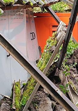 Imagen - La caldera de la residencia, dañada por la caída de tierra y piedra.