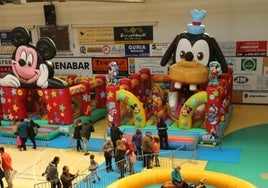 Los más pequeños tendrán la oportunidad de divertirse en el parque de Navidad que organiza un año más HaurKultur Taldea en el polideportivo.