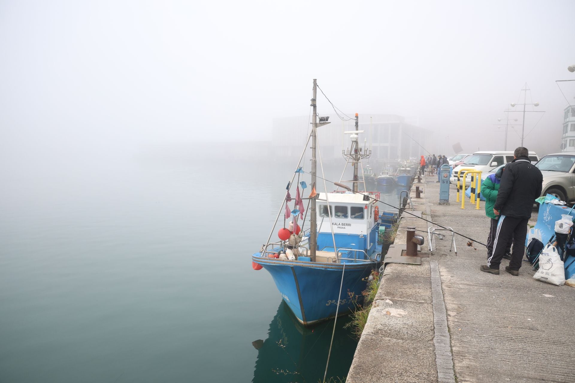 Gipuzkoa amanece bajo una densa niebla