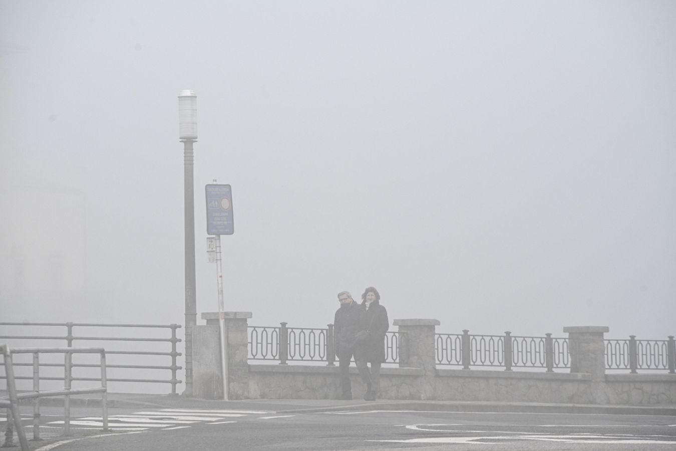 Gipuzkoa amanece bajo una densa niebla