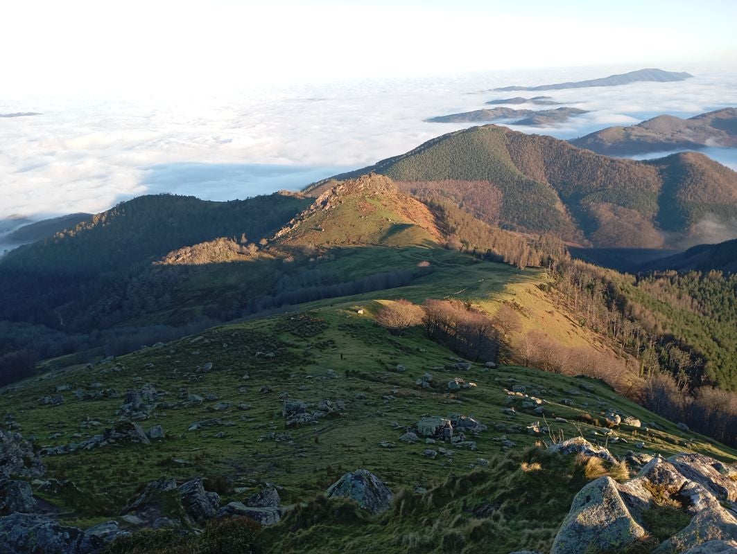 La niebla que tiñe Adarra