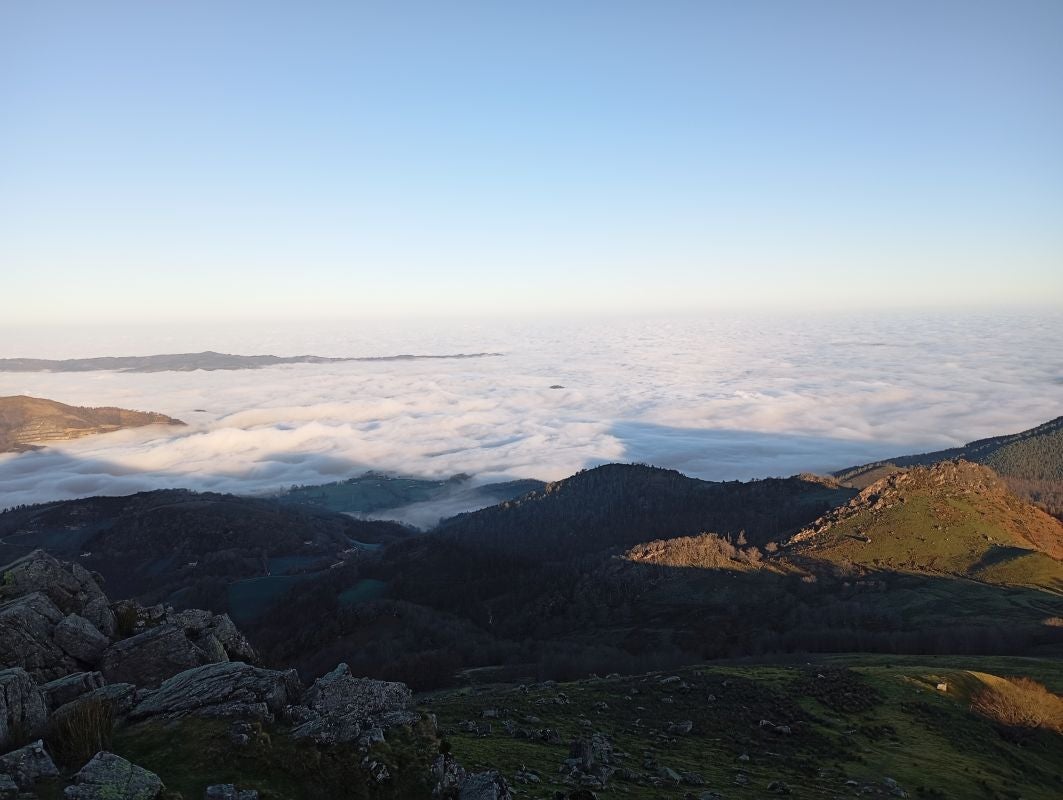 La niebla que tiñe Adarra