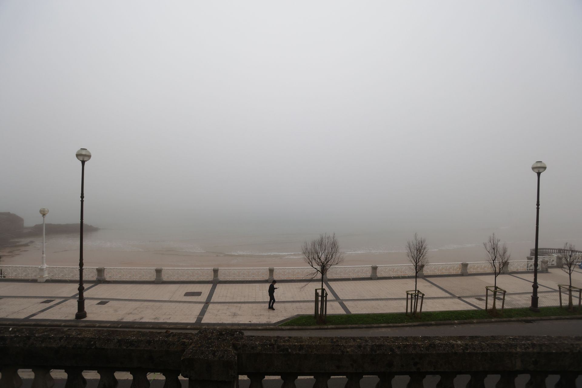 Gipuzkoa amanece bajo una densa niebla