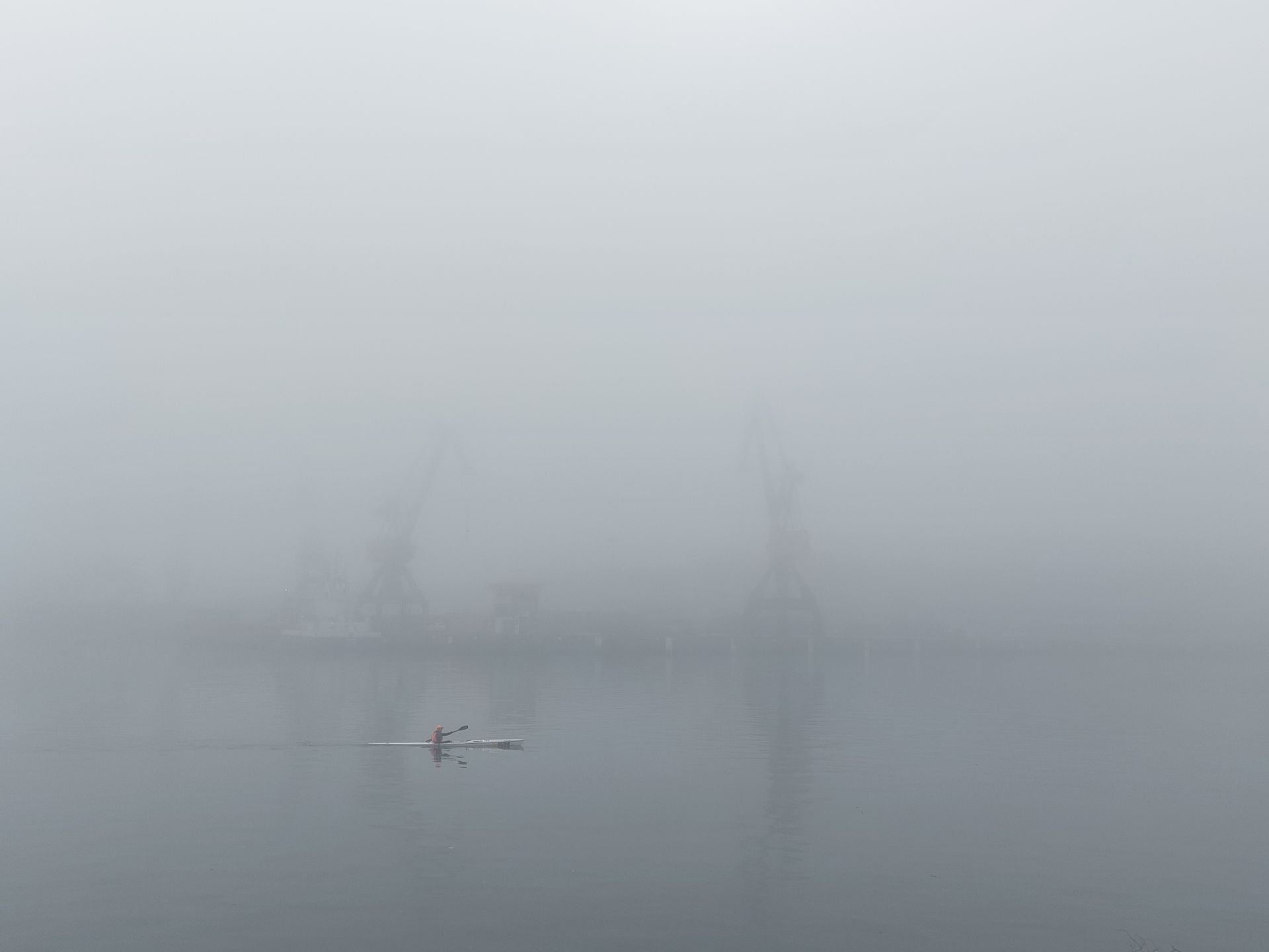 Gipuzkoa amanece bajo una densa niebla