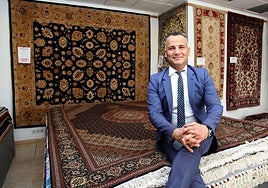 Hamid Jankouk, en una imagen de archivo en su establecimiento de Denia.