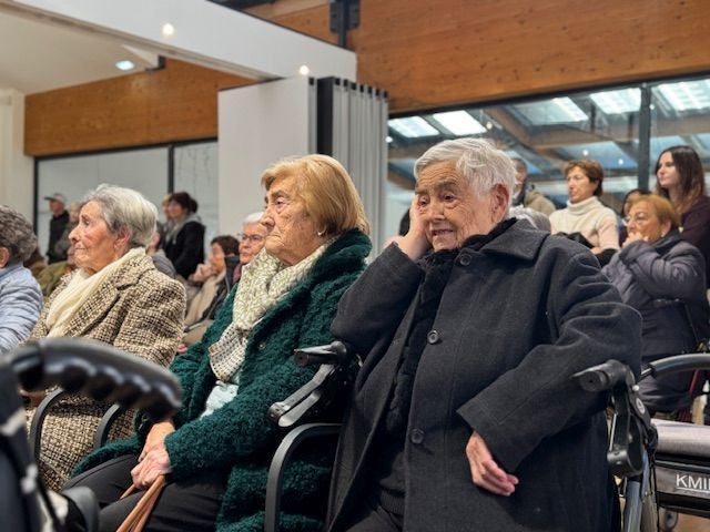 Abaroa homenajea a su mayores