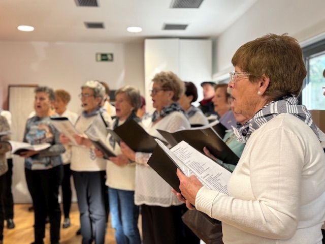 Abaroa homenajea a su mayores