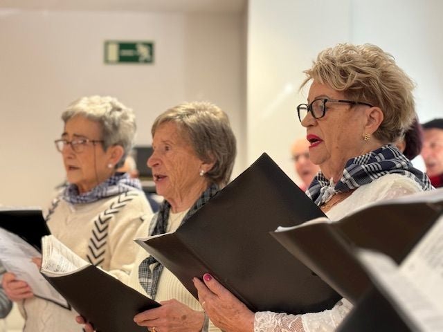 Abaroa homenajea a su mayores