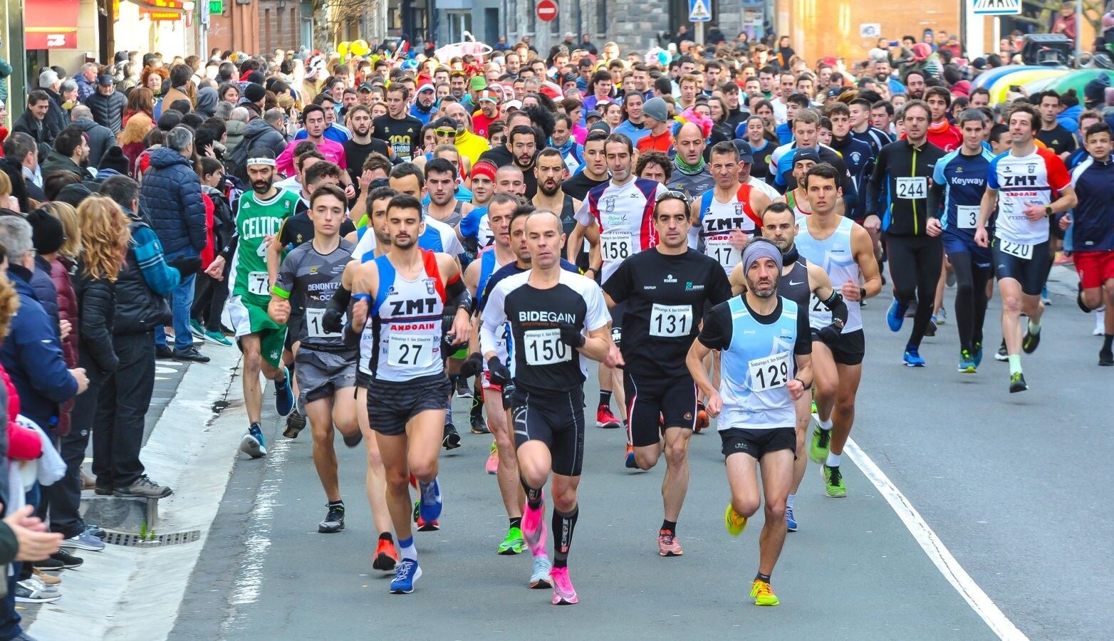 Participantes de una edición anterior de la popular prueba deportiva que reúne a gran número de atletas.