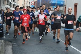 Varios elgoibartarras durante la carrera de San Silvestre del pasado año.