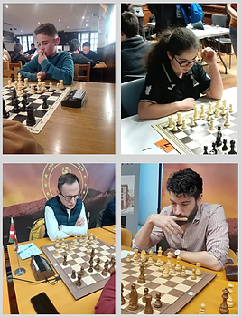 Dos de los jugadores de Anaitasuna-Kakute xake taldea disputan sendas partidas.