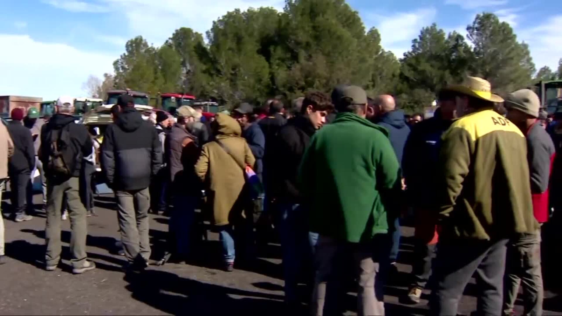 Colas kilométricas por los cortes de los agricultores en diversas vías de Girona