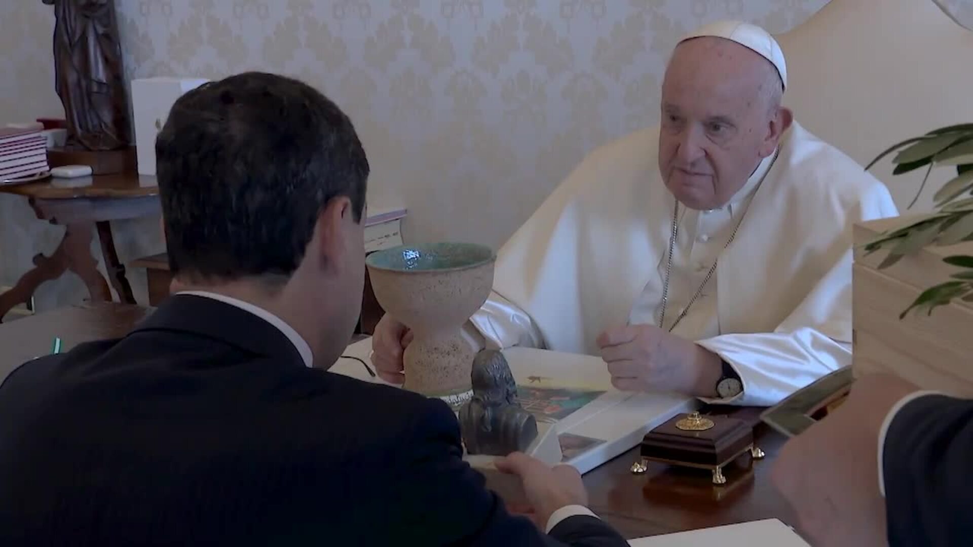 Moreno invita al Papa Francisco a visitar Andalucía: "Ha sido un día muy especial"