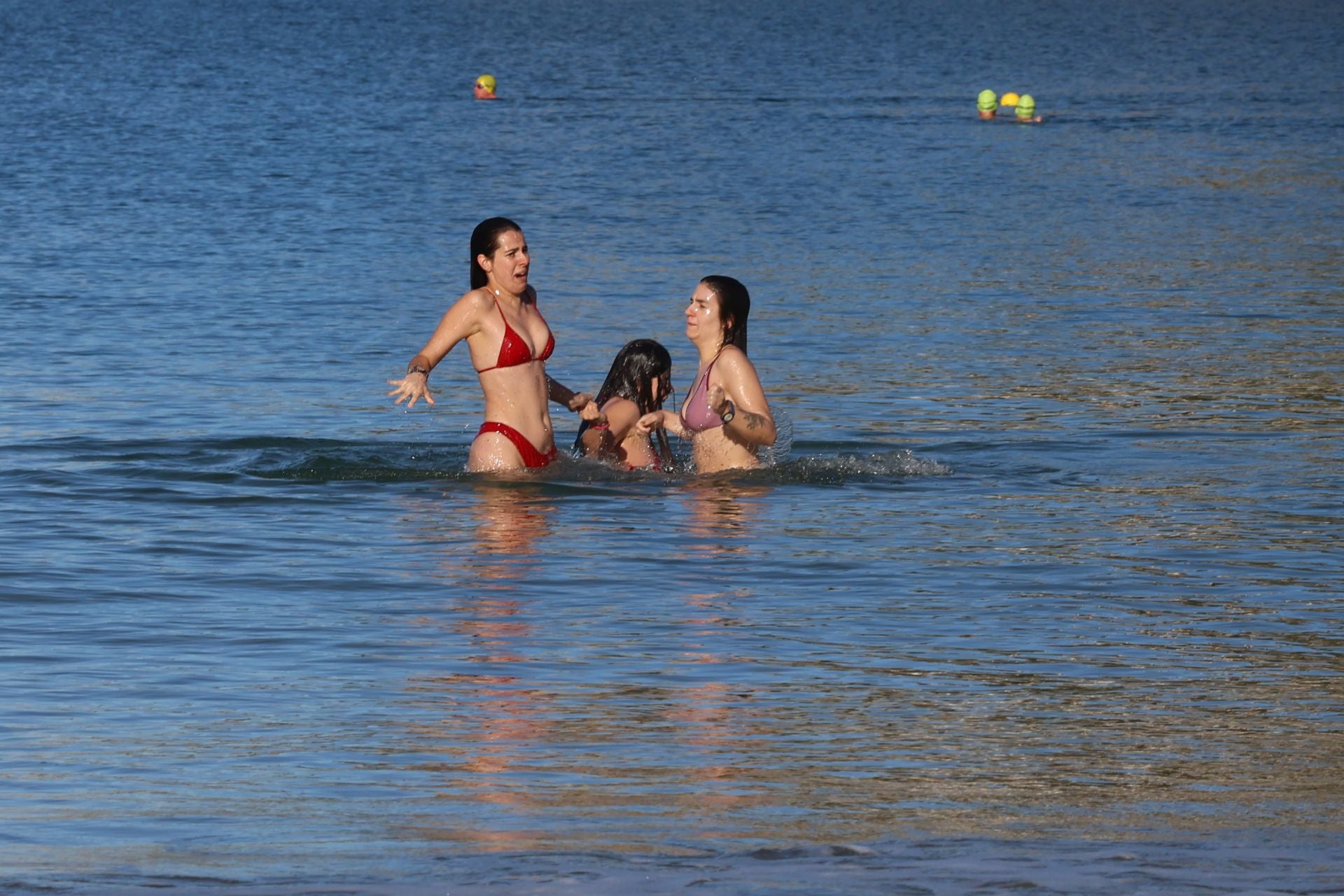El primer baño del año, en imágenes