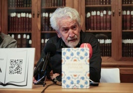Joseba Zulaika antropologo eta idazlea, prentsaurrekoan.