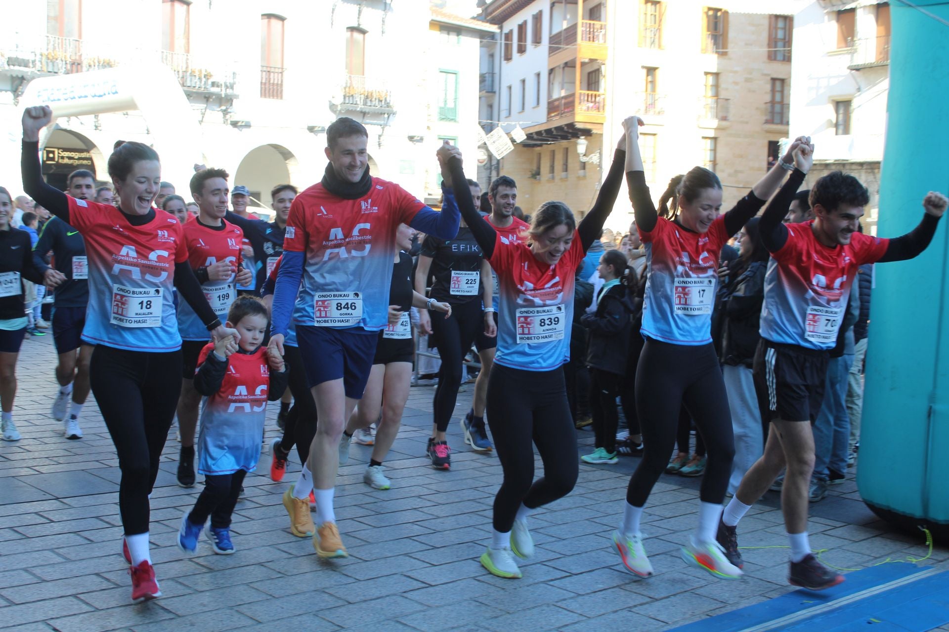 Más de 1.000 atletas y victoria de Aranbarri y Zabaleta en Azpeitia