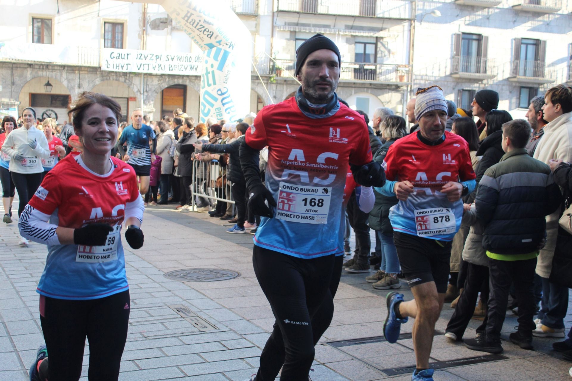 Más de 1.000 atletas y victoria de Aranbarri y Zabaleta en Azpeitia