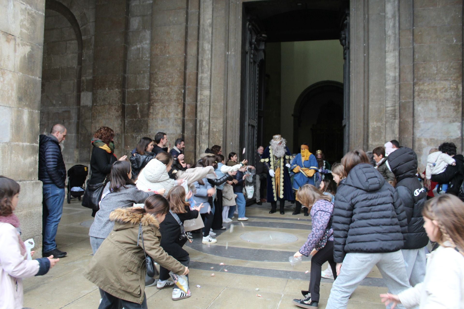 Los Reyes Magos llegan a Azpeitia en tren txu-txu