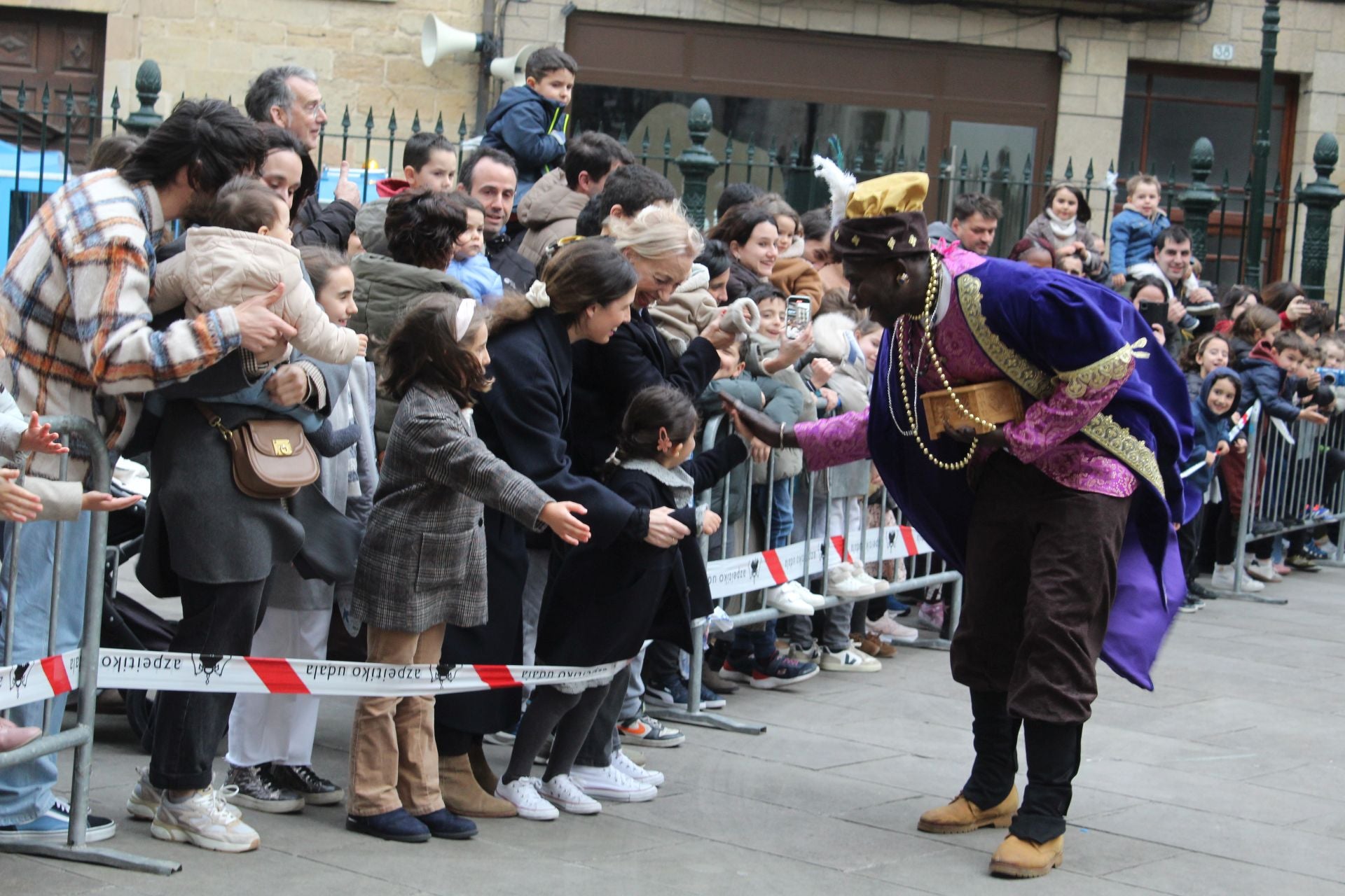 Los Reyes Magos llegan a Azpeitia en tren txu-txu