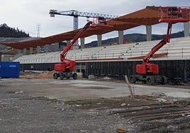 El graderío del campo principal de la Ciudad Deportiva avanza en su construcción.