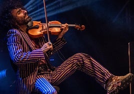 El violinista Ara Malikian ofrecerá su música a los irundarras un año después de los previsto.
