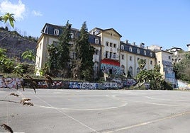 Edificio desalojado en marzo de 2024 en Martutene.