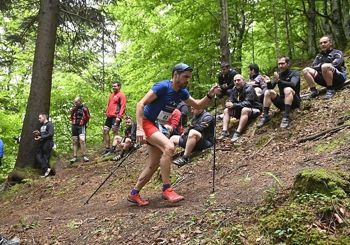 Zegama Aizkorri kilometro bertikalaren saioan parte hartu zuen lasterkaria.