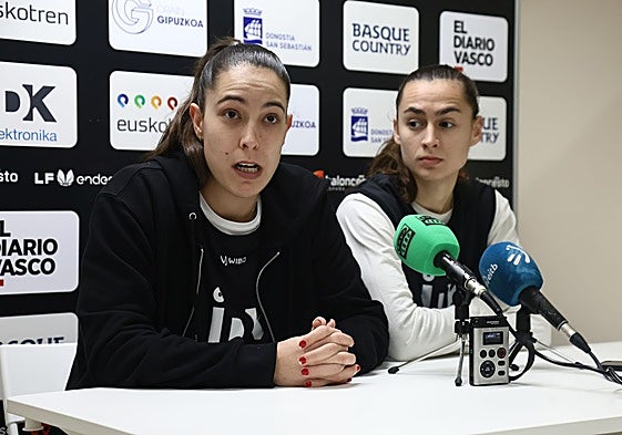 Lara González y Alba Prieto en rueda de prensa.