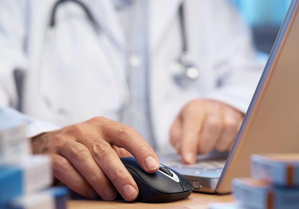 Osakidetza ofrecerá videoconsultas a pacientes frágiles con dificultades para acudir al hospital